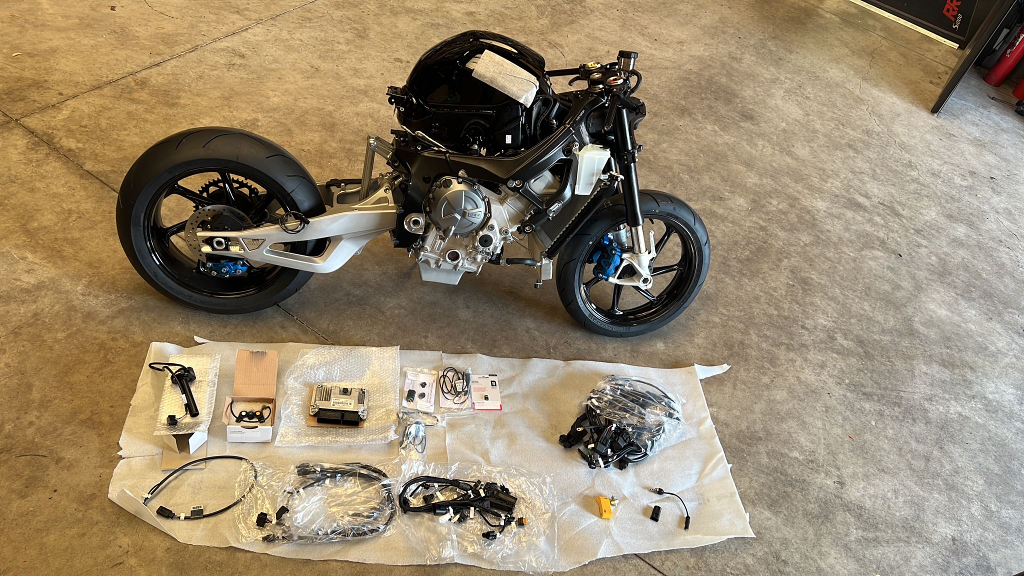 BMW M 1000RR (NY) - Bild 3